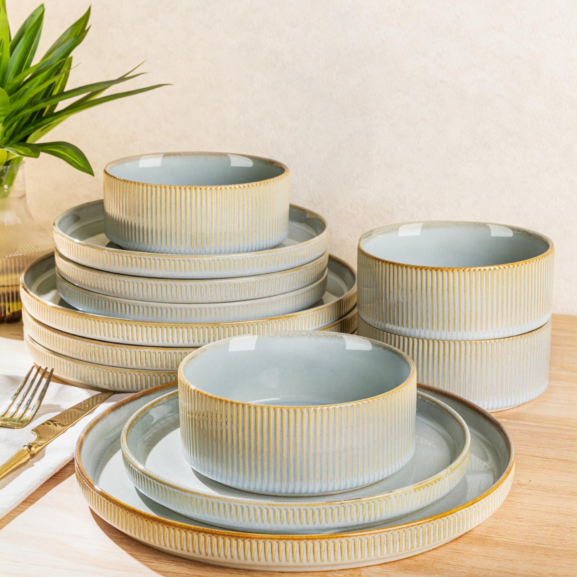 TheTerra Ceramic Dinnerware Sets for 4, 12 Pieces Porcelain Lightweight Plates and Bowls Sets, Scratch Resistant Dish Set, Oven & Microwave & Dishwasher Safe, Bright White