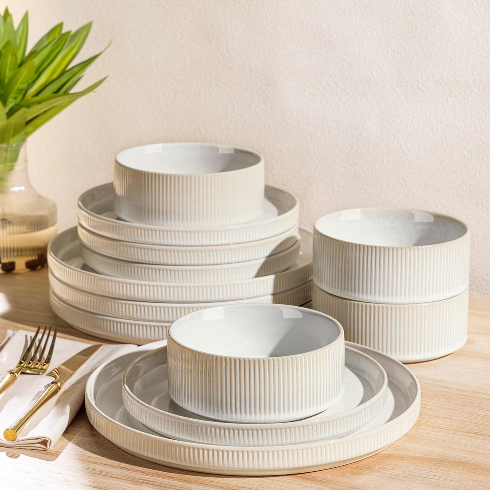 TheTerra Ceramic Dinnerware Sets for 4, 12 Pieces Porcelain Lightweight Plates and Bowls Sets, Scratch Resistant Dish Set, Oven & Microwave & Dishwasher Safe, Bright White