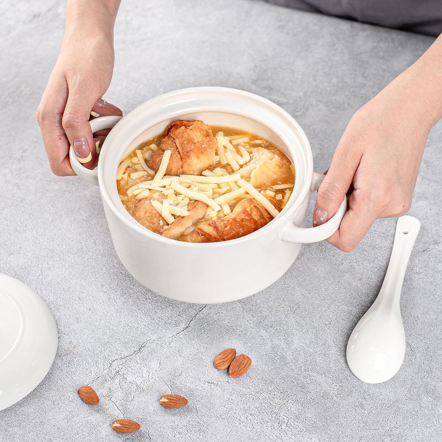 DELLING 28 Oz Soup Bowls with Handles and Lids, Large French Onion Soup Bowls, Ceramic Soup Crocks for French Onion, Oven Safe Bowls for Chili, Beef Stew, Cereal, Pot Pies, Bowls Set of 4, White