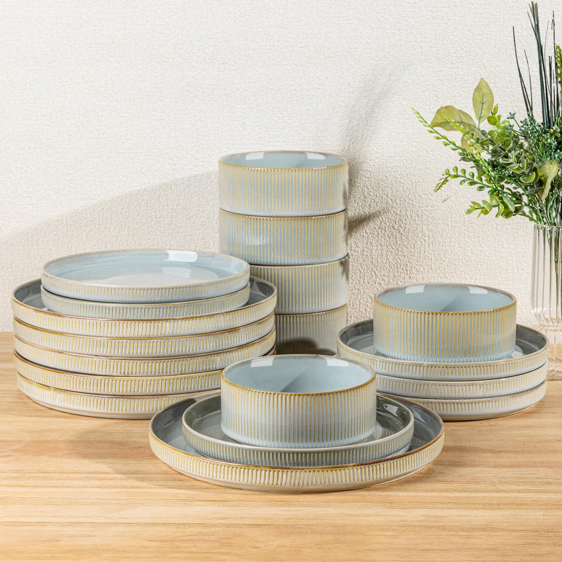 TheTerra Ceramic Dinnerware Sets for 4, 12 Pieces Porcelain Lightweight Plates and Bowls Sets, Scratch Resistant Dish Set, Oven & Microwave & Dishwasher Safe, Bright White