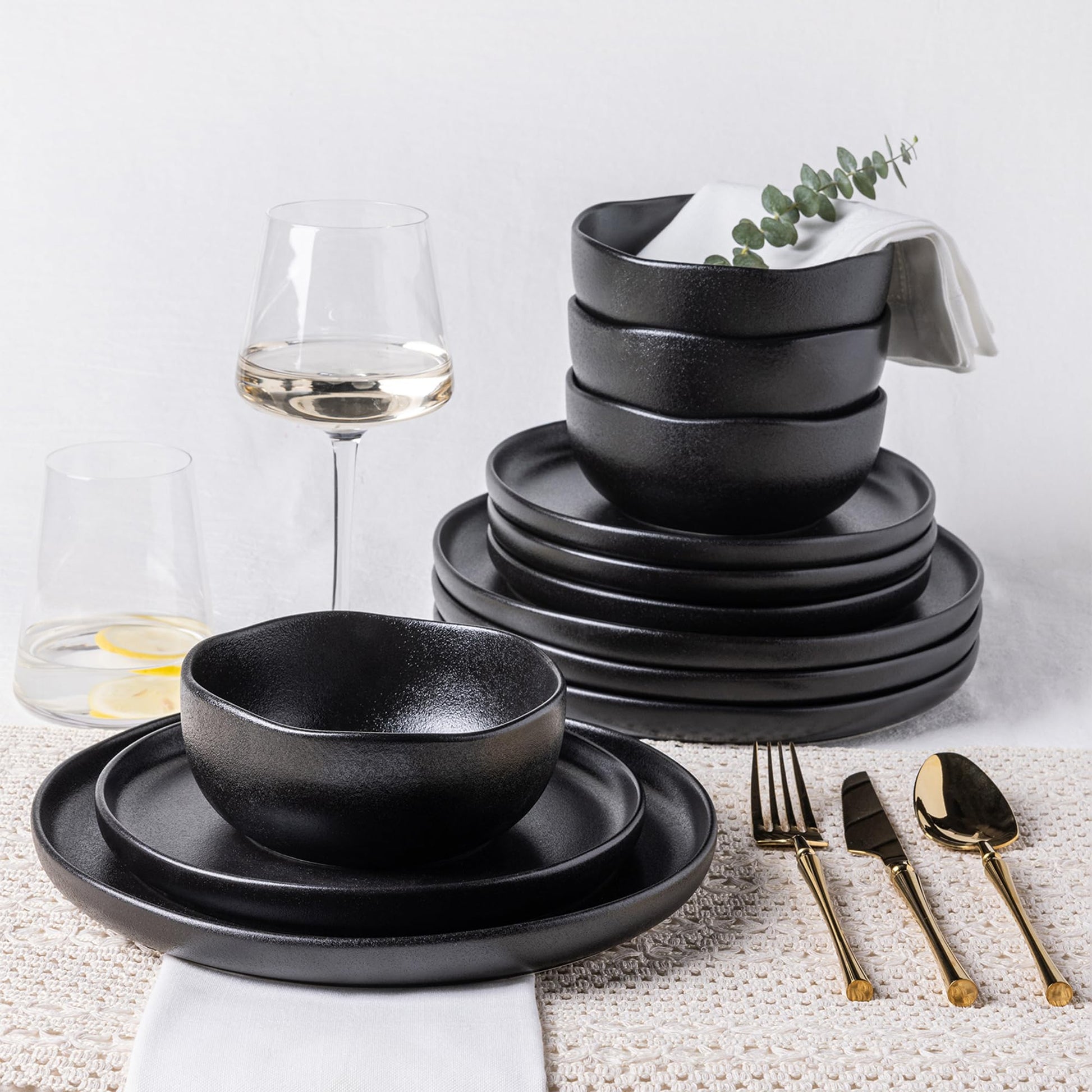 TheTerra Ceramic Dinnerware Sets for 4, 12 Pieces Porcelain Lightweight Plates and Bowls Sets, Scratch Resistant Dish Set, Oven & Microwave & Dishwasher Safe, Bright White