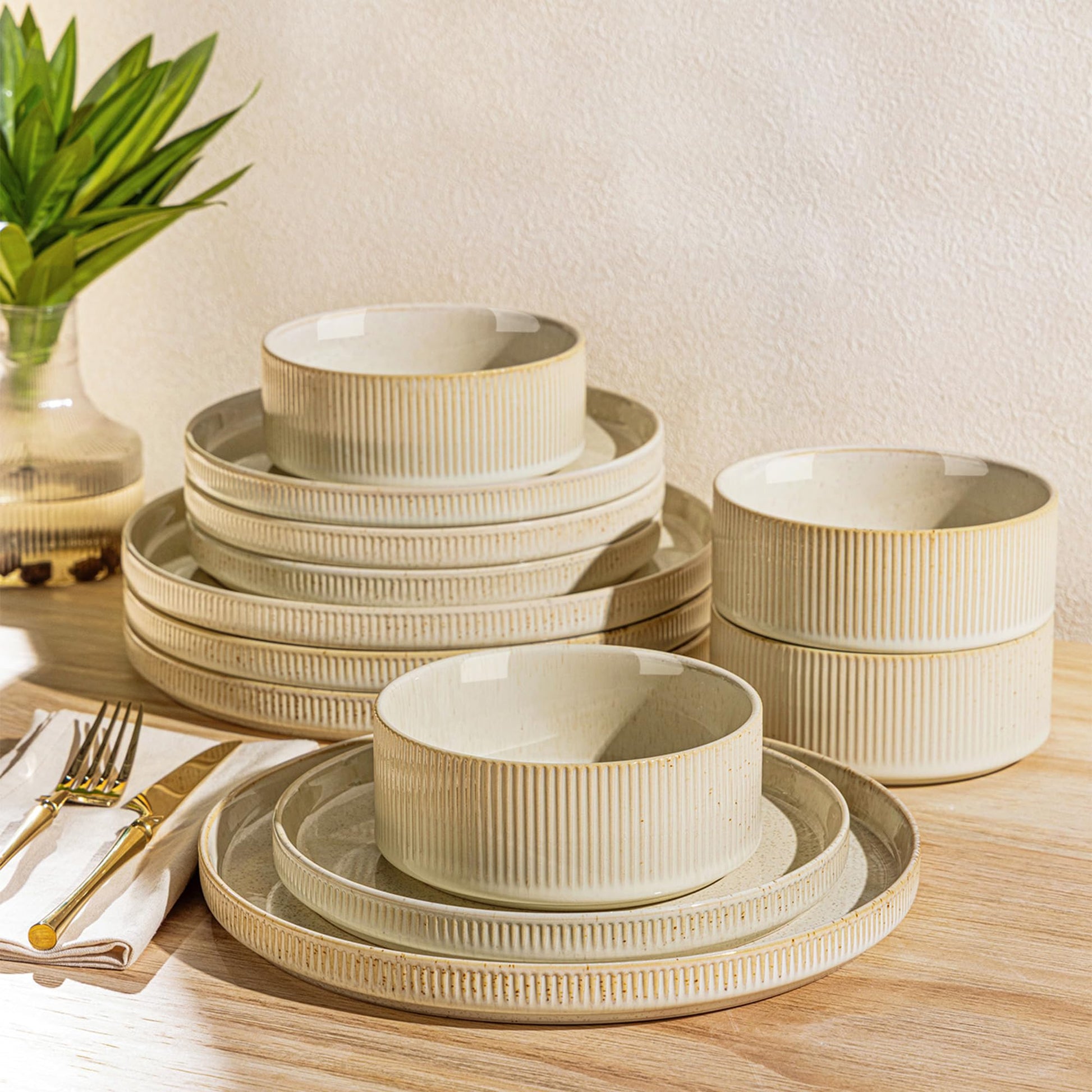 TheTerra Ceramic Dinnerware Sets for 4, 12 Pieces Porcelain Lightweight Plates and Bowls Sets, Scratch Resistant Dish Set, Oven & Microwave & Dishwasher Safe, Bright White