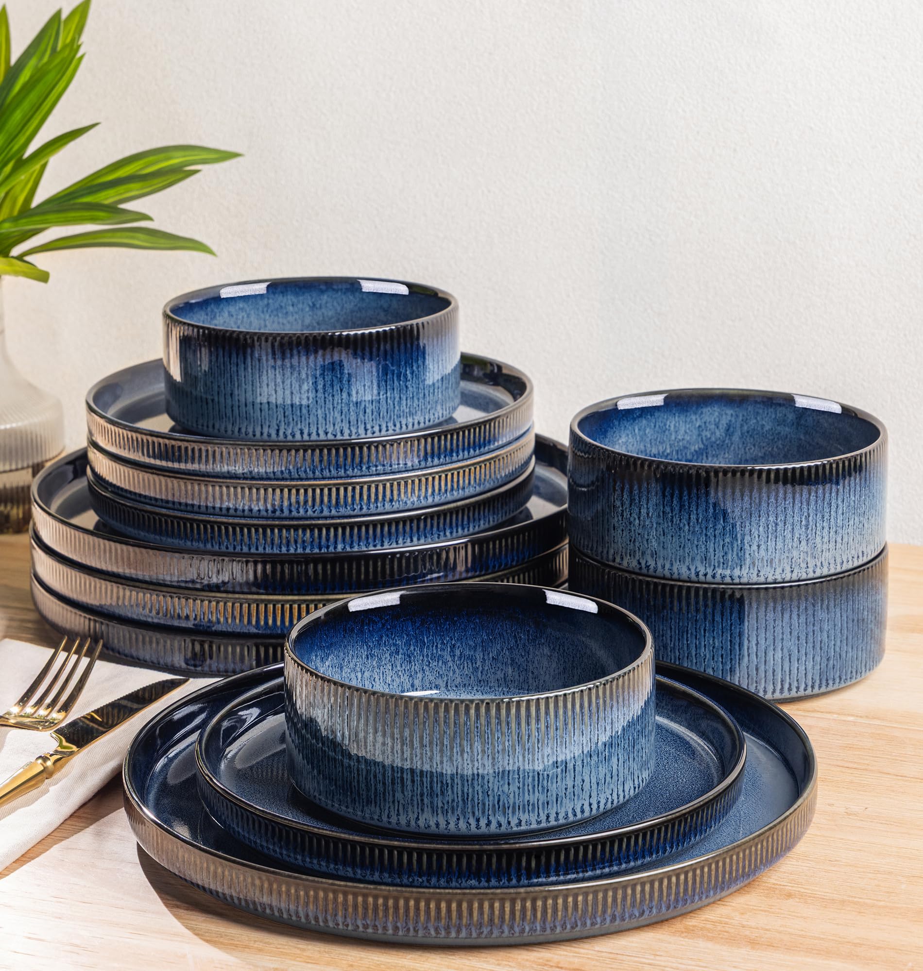 TheTerra Ceramic Dinnerware Sets for 4, 12 Pieces Porcelain Lightweight Plates and Bowls Sets, Scratch Resistant Dish Set, Oven & Microwave & Dishwasher Safe, Bright White