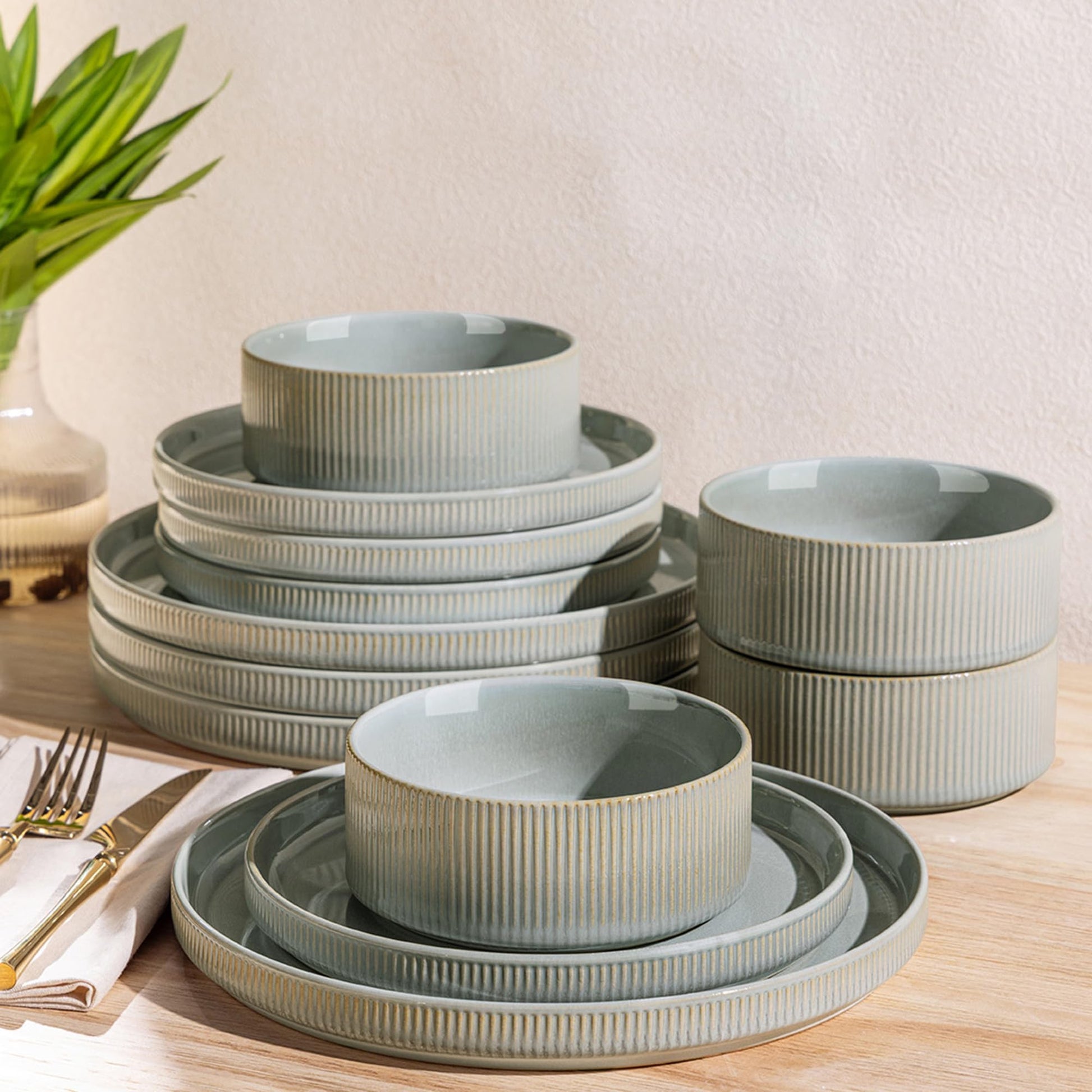 TheTerra Ceramic Dinnerware Sets for 4, 12 Pieces Porcelain Lightweight Plates and Bowls Sets, Scratch Resistant Dish Set, Oven & Microwave & Dishwasher Safe, Bright White