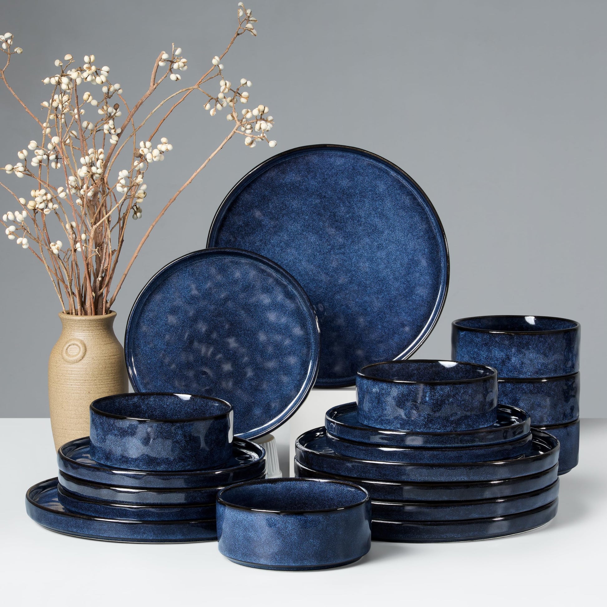 HaWare Dinnerware Sets, 12-Piece Plates and Bowls Set, Stoneware Dish Set for 4, Ceramic Dinnerware for Home Restaurant, Chip and Scratch Resistant, Microwave and Dishwasher Safe, Speckled White