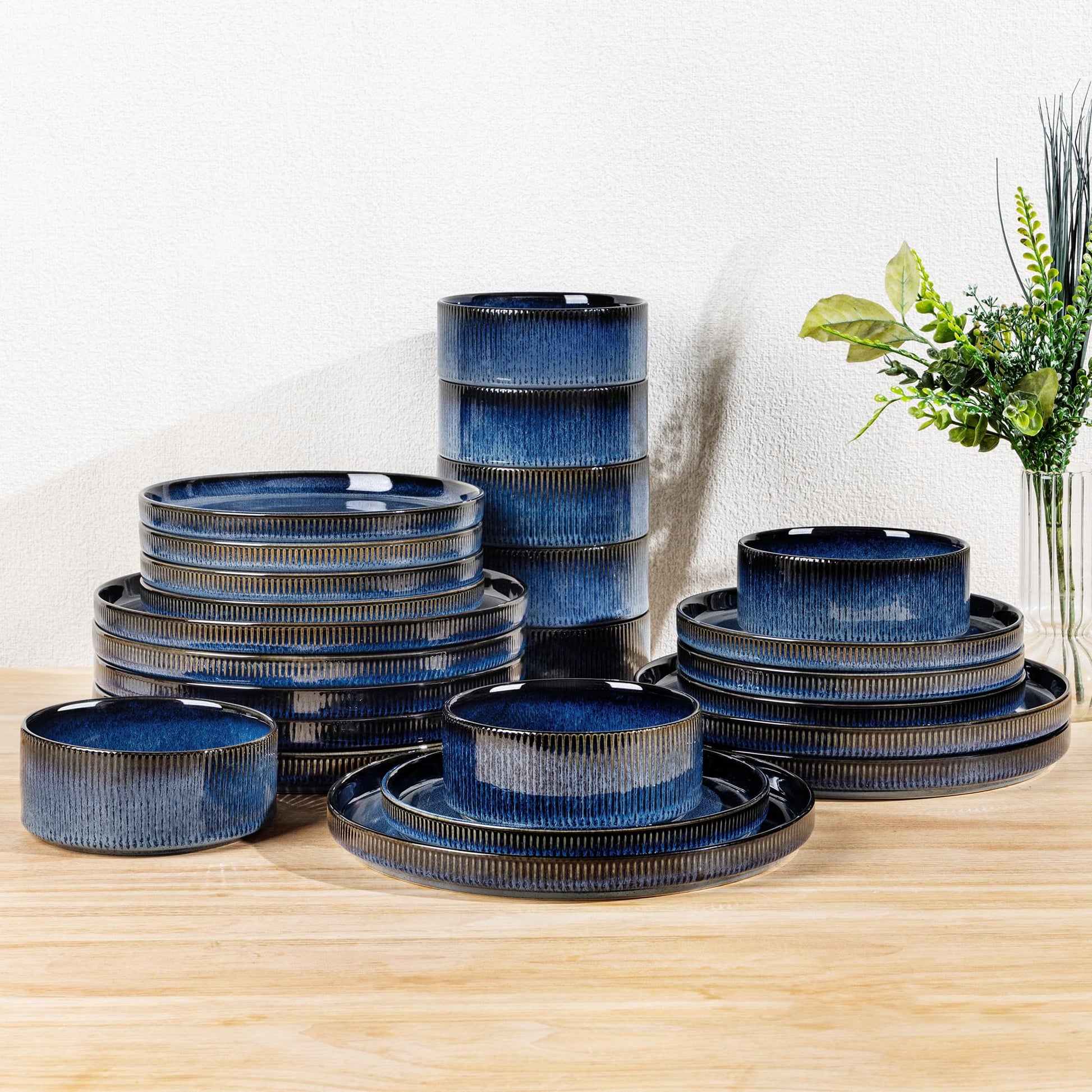 TheTerra Ceramic Dinnerware Sets for 4, 12 Pieces Porcelain Lightweight Plates and Bowls Sets, Scratch Resistant Dish Set, Oven & Microwave & Dishwasher Safe, Bright White