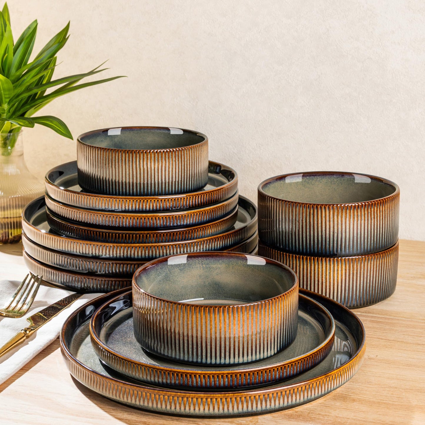 TheTerra Ceramic Dinnerware Sets for 4, 12 Pieces Porcelain Lightweight Plates and Bowls Sets, Scratch Resistant Dish Set, Oven & Microwave & Dishwasher Safe, Bright White